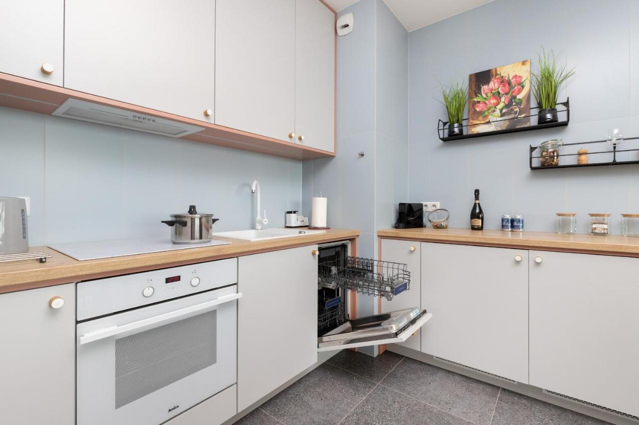 Apartment Zajezdnia Wrzeszcz By Renters Prestige Gdansk